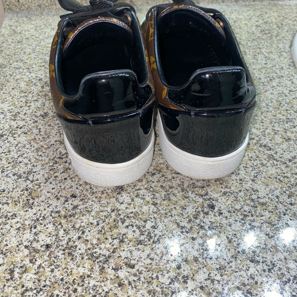 Louis Vuitton Sneakers - Picture 3 of 6